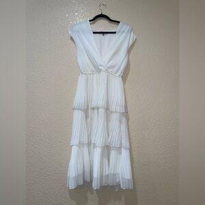 Elegant White Sleeveless Dress